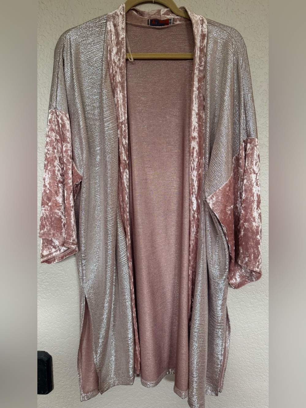 LIKE NEW LIBBY STORY CRUSHED VELVET SHIMMER KIMONO CARDI, PINK & SILVER, MEDIUM
